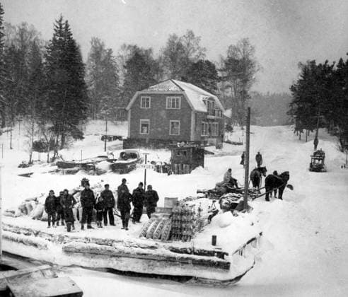 Stockholm 1956-02-16 Stockholms skärgard. Styrsviksborna väntar pa att Starkodder ska lägga till. Stockholm Sverige x192x *** Stockholm 1956 02 16 Stockholm archipelago Styrsvik residents waiting for Starkodder to add Stockholm Sweden x192x  Copyright: xCarlxEricxBergvall DN TTx VINTER PA RUNMARÖ