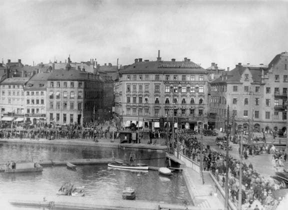 STOCKHOLM 1930s. Kornhamnstorg. Without caption. Note Boats Gamla Stan Quays Kornhamstorg CD126 sites: STOCKHOLM ; SWEDEN STOCKHOLM SWEDEN sp_sw x5600x *** STOCKHOLM 1930s Kornhamnstorg Without caption Note Boats Gamla Stan Quays Kornhamstorg CD126 sites STOCKHOLM SWEDEN STOCKHOLM SWEDEN sp sw x5600x  Copyright: xXxXxXx THE LOCK