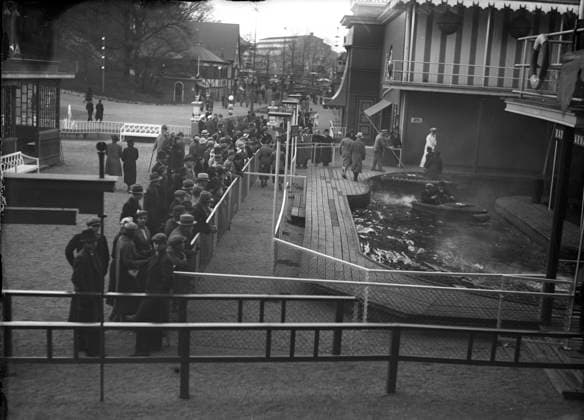 Göteborg 1935-04-20 - Valborgsmässoafton pa Liseberg - Batbanan *** Local Caption *** Lada: Krep-Liseberg KAMERAREPORTAGE x2524x *** Gothenburg 1935 04 20 Walpurgis Night at Liseberg Batbanan Local Caption Lada Krep Liseberg KAMERAREPORTAGE x2524x  Copyright: xKamerareportage TTx