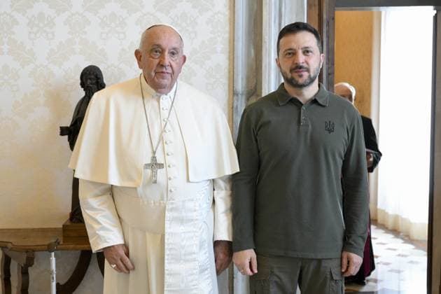 Bilder des Jahres 2024, News 10 Oktober News Themen der Woche KW41 Italy, Rome, Vatican,11-10-2024 Pope Francis receives H.E. Mr. Volodymyr Zelenskyy, President of the Republic of Ukraine in private audience Photograph by Vatican Media Catholic Press Photo RESTRICTED TO EDITORIAL USE - NO MARKETING - NO ADVERTISING CAMPAIGNS  Copyright: x VaticanxMedia CPPx xipa-agencyx x VaticanxMedia CPPx IPA_Agency_IPA50523215