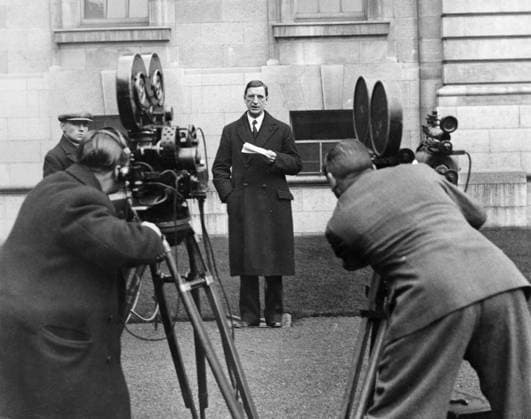 Orig. caption... An exclusive picture showing President De Valera (..) ning up the result of the Irish Free State General Elections before the Sound Cine Cameras which will reproduce his voice before audiences in every part of the world. Note Eamon De Valera, 1882-1875, Irish politician, Prime Minister 1932-1948, 1951-1954, 1957-1959, President 1959-1973. From 1918 leader of Sinn Fein, in 1926 formed a new party; Fianna Fail. Nationalism Film cameras Cameras Photographers persons: Eamon De Valera sites: IRELAND sp_sw x5600x *** Orig caption An exclusive picture showing President De Valera ning up the result of the Irish Free State General Elections before the Sound Cine Cameras which will reproduce his voice before audiences in every part  Copyright: xXxXxXx THEY WALKER IN FRONT OF THE CAMERAS