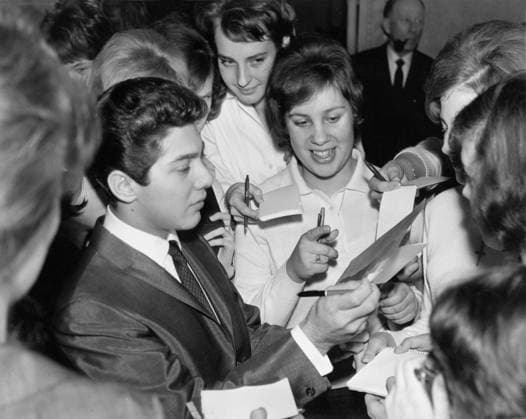 1950s. Without caption. Note Idols Fans Singers Autographs Crowds Admirers CD197 persons: Paul Anka sites: SWEDEN ;USA* Sweden sp_sw x5600x *** 1950s Without caption Note Idols Fans Singers Autographs Crowds Admirers CD197 persons Paul Anka sites SWEDEN USA Sweden sp sw x5600x  Copyright: xXxXxXx PAUL ANKA IN SWEDEN