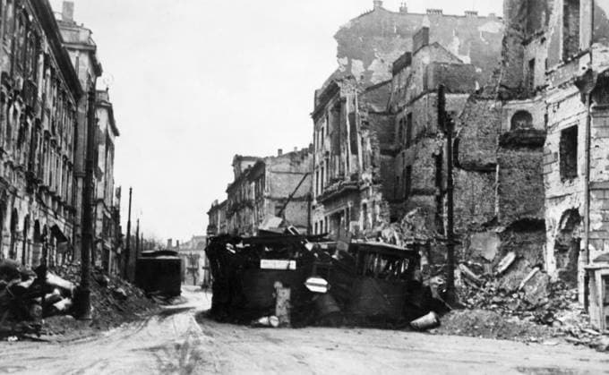 Orig. caption... WARSCHAU NACH DEM AUFSTAND Eine Strassenbarricade primitives Art aus Strassenbahnwagenschutt gebaut. Diese Bild zeigt eindringlich mit welcher Erbitterung die Kämpfe zwischenden Aufständischen und den deutschen Soldaten were guided. Note Warsaw Uprising 1944 - the Polish Home Front uprising against the Germans started when Soviet troops approached the city. Rebellion Barricades CD89 sites: POLAND; WARSAW sp_sw x5600x *** Orig caption WARSAW AFTER THE UPRISING A street barricade primitive type built from tram car debris This image vividly shows the bitterness with which the fighting between the insurgents and the German soldiers was guided Note Warsaw Uprising 1944 the Polish Home Front uprising against the Germans start  Copyright: xXxXxXx THE WARSAW Uprising