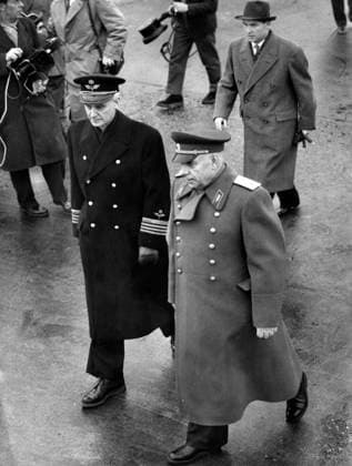 1958 NOV Swedish Air Chief Marshal Stig Wennerström tv receives a Russian delegation visiting Stockholm in November 1958 Stockholm Sweden x59x  Copyright: xCarl-ErikxSundström DN TTx WENNERSTRÖMAFFÄREN