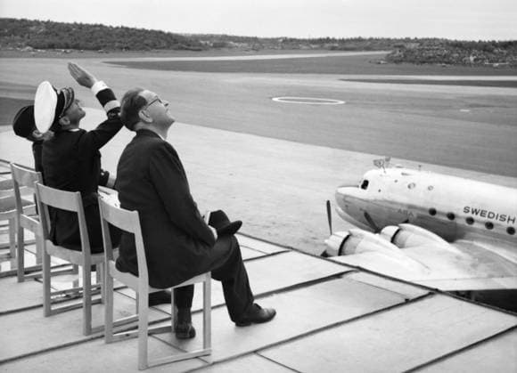 Orig. caption... FLIGHT DAY AT BROMMA. Air Force Chief Gen. Nordenskiöld and statesm. see the displays. Note Flight day at Bromma on 1 June 1947. J 28 Vampire crashed during the air show, the pilot died. Spectator persons: BENGT NORDENSKIÖLD; TAGE ERLANDER sites: STOCKHOLM; BROMMA; SWEDEN sp_sw x5600x *** Orig caption FLIGHT DAY AT BROMMA Air Force Chief Gen Nordenskiöld and statesm see the displays Note Flight day at Bromma on 1 June 1947 J 28 Vampire crashed during the air show, the pilot died Spectator persons BENGT NORDENSKIÖLD TAGE ERLANDER sites STOCKHOLM BROMMA SWEDEN sp sw x5600x  Copyright: xx AIRCRAFT DISPLAY AT BROMMA