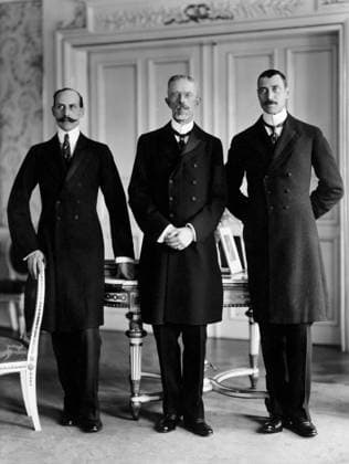 MALMÖ 1914-12. Without caption. Note. Three Kings Meeting in Malmö 1914. Note. The meeting in Malmö 18-19 December 1914 to show Nordic unity and neutrality during the First World War Fr v: Hakon VII, Gustaf V, Kristian X persons: GUSTAF V, KING OF SWEDEN;HAKON VII, KING OF NORWAY; CHRISTIAN X, KING OF DENMARK sites: DENMARK*; MALMÖ; NORWAY*; SWEDEN Malmö Sweden sp_sw x5600x *** MALMÖ 1914 12 Without caption Note Three Kings Meeting in Malmö 1914 Note The meeting in Malmö 18 19 December 1914 to show Nordic unity and neutrality during the First World War Fr v Hakon VII, Gustaf V, Kristian X persons GUSTAF V, KING OF SWEDEN HAKON VII, KING OF NORWAY CHRISTIAN X, KING OF DENMARK sites DENMARK MALMÖ NORWAY SWEDEN Malmö Sweden sp sw x5600  Copyright: xXxXxXx TRISS IN KINGS
