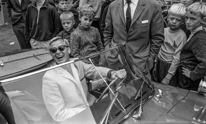 ARCHIVE SIMRISHAMN 196507. Jan Malmsjö, actor, drives a car during a film shoot. Simrishamn Sweden sp_sw x5600x *** ARCHIVE SIMRISHAMN 196507 Jan Malmsjö, actor, drives a car during a film shoot Simrishamn Sweden sp sw x5600x  Copyright: xBo-AjexMellinx xSVTx JAN MALMSJÖ