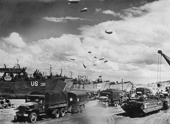 Without caption. Note Allied landings in Normandy D-Day Landing craft Blockade balloons Invasions Landings CD277 sites: USA*;NORMANDY;FRANCE sp_sw x5600x *** Without caption Note Allied landings in Normandy D Day Landing craft Blockade balloons Invasions Landings CD277 sites USA NORMANDY FRANCE sp sw x5600x  Copyright: xx USA LANDING VEHICLES AND WAR EQUIPMENT