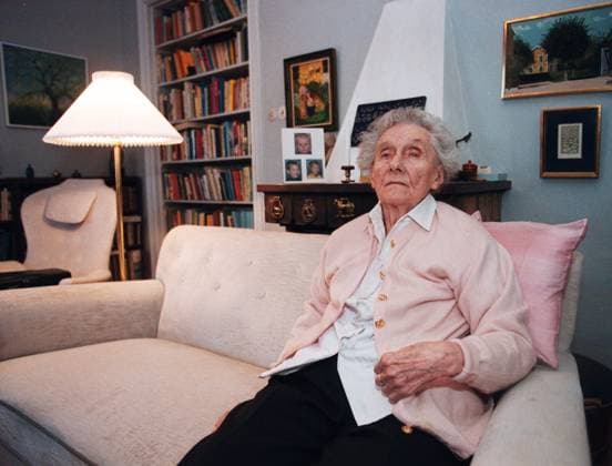 Swedish author Astrid Lindgren pictured in her home in Stockholm 1999 1999-12-22 (c) FERNVALL LOTTE Aftonbladet IBL Bildbyra * * * EXPRESSEN OUT * * * AFTONBLADET Stockholm Sverige svenska kändisar, författare x2512x *** Swedish author Astrid Lindgren pictured in her home in Stockholm 1999 1999 12 22 c FERNVALL LOTTE Aftonbladet IBL Bildbyra EXPRESSEN OUT AFTONBLADET Stockholm Sweden Swedish celebrities, authors x2512x  Copyright: xLottexFernvall Aftonbladet TTx