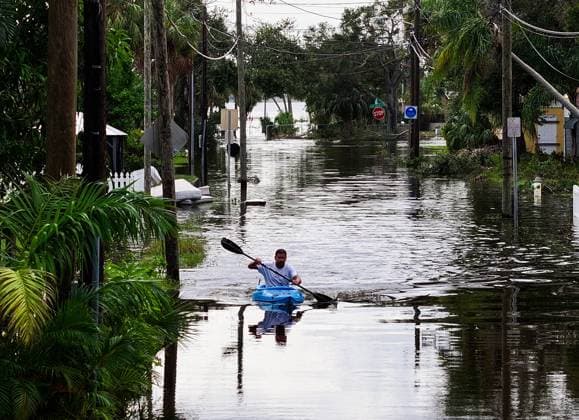 News Themen der Woche KW41 News Bilder des Tages October 11, 2024, St. Petersburg, Florida, USA: An aerial drone picture of Edwardo Lugo as he kayaks back to his home on the flooded street in front of his house at 800 30th Avenue S which leads to Lake Lake Maggiore after Hurricane Milton on Friday, Oct. 11, 2024, in St. Petersburg. Ã¢â‚¬oeItÃ¢â‚¬â ¢s different,Ã¢â‚¬Â Lugo said. Ã¢â‚¬oeIf we have another storm I think art will happen again. St. Petersburg USA - ZUMAs70_ 20241011_zan_s70_099 Copyright: xDirkxShaddx