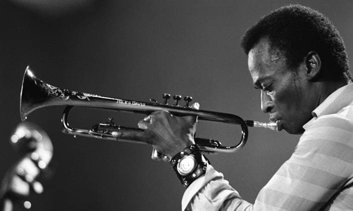 Miles Davis plays on the congress hall stage in Folkets hus in Stockholm Trumpeter Profiler persons: MILES DAVIS sites: STOCKHOLM; SWEDEN sp_sw x5600x *** Miles Davis plays on the congress hall stage in Folkets hus in Stockholm Trumpeter Profiler persons MILES DAVIS sites STOCKHOLM SWEDEN sp sw x5600x  Copyright: xBERTILxS-SONxABERGxBAx MILES DAVIS IN STOCKHOLM