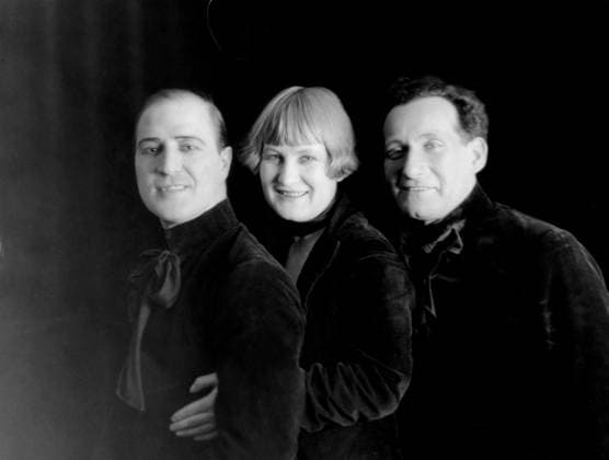 STOCKHOLM 1920s. Without caption. Note. Montmartre singer Note. Rolfsrevyn Revyer Trio Page hairstyle Bangs CD706 persons: ERNST ROLF* sites: STOCKHOLM; SWEDEN; FRANCE* Stockholm Sweden sp_sw x5600x *** STOCKHOLM 1920s Without caption Note Montmartre singer Note Rolfsrevyn Revyer Trio Page hairstyle Bangs CD706 persons ERNST ROLF sites STOCKHOLM SWEDEN FRANCE Stockholm Sweden sp sw x5600x  Copyright: xx MONTMARTRES SINGER