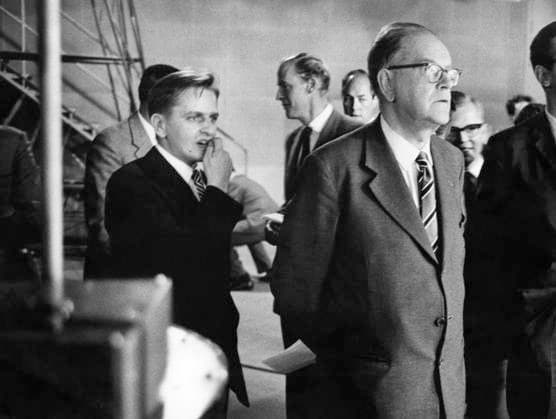 ARCHIVE STOCKHOLM 19600918. Olof Palme (left), politician (Social Democrat), and Tage Erlander, politician (social democrat), prime minister 1946-1969 during the election vigil in 1960. Stockholm Sweden sp_sw x5600x *** ARCHIVE STOCKHOLM 19600918 Olof Palme left , politician Social Democrat , and Tage Erlander, politician social democrat , prime minister 1946 1969 during the election vigil in 1960 Stockholm Sweden sp sw x5600x  Copyright: xBertilxS-sonxAberg SVTx PALME-ERLANDER