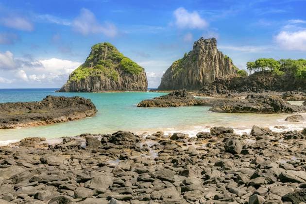 Türkisfarbenes Wasser um die Zwei Brüder Felsen, Fernando de Noronha, UNESCO Weltkulturerbe, Brasilien, Südamerika Turquoise water around the Two Brothers rocks, Fernando de Noronha, UNESCO World Heritage Site, Brazil, South America Copyright: imageBROKER MarceloxRabelo ibxiqx11513706.jpg