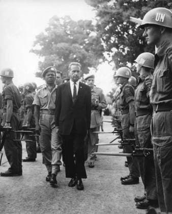 Orig. caption... AT THE SWEDISH UN FORCE IN THE CONGO. Secretary General Dag Hammarskjöld inspected the Swedish force he was part of the honor guard that paraded on his arrival in Leopoldville. Note D Hammarskjöld, 1905-1961, civil servant, UN Secretary-General from 1953. Died in a plane crash in Ndola in what is now Zambia. Congo crisis Bayonets Comparisons persons: DAG HAMMARSKJÖLD sites: SWEDEN*;LEOPOLDVILLE;CONGO;AFRIKA sp_sw x5600x *** Orig caption AT THE SWEDISH UN FORCE IN THE CONGO Secretary General Dag Hammarskjöld inspected the Swedish force he was part of the honor guard that paraded on his arrival in Leopoldville Note D Hammarskjöld, 1905 1961, civil servant, UN Secretary General from 1953 Died in a plane crash in Ndola in  Copyright: xx HAMMARSKJÖLD INSPECTS SWEDISH UN TROOPS IN THE CONGO