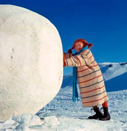 Pippi Langstrump spelas av Inger Nilsson vid stor snöklot snöboll Film Pippi Langstrump 1968 Inger Nilsson (c) Sydsvenskan IBL Bildbyra Röros Norge sp_sw x2503x *** Pippi Longstocking played by Inger Nilsson at large snow globe snowball Film Pippi Longstocking 1968 Inger Nilsson c Sydsvenskan IBL Bildbyra Röros Norway sp sw x2503x  Copyright: x xSydsvenskanx xIBLxBildbyrax