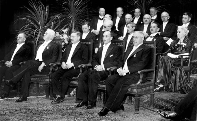 NOBELPRISET 1909. FRAN CEREMONIN VID PRISUTDELNINGEN. ANDRA RADEN TILL HÖGER NOBELPRISTAGAREN I LITTERATUR: SELMA LAGERLÖF, FÖRFATTARE SVERIGE. Â¿. 1909-01-01 (c) Aftonbladet IBL Bildbyra * * * EXPRESSEN OUT * * * AFTONBLADET Stockholm Sverige x2512x *** NOBEL PRIZE 1909 FROM THE AWARD CEREMONY SECOND ROW TO THE RIGHT NOBEL PRIZE WINNER IN LITERATURE SELMA LAGERLÖF, AUTHOR SWEDEN Â¿ 1909 01 01 c Aftonbladet IBL Bildbyra EXPRESSEN OUT AFTONBLADET Stockholm Sweden x2512x  Copyright: xAftonbladet TTx