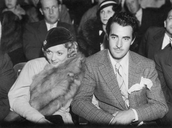 Orig. caption... FIGHT FANS Constance Bennet and Gilbert Roland, pictured as they attended recent fights in the Los Angeles Auditorium. They are ardent fight fans and rarely miss the bouts. Note Bennet, Constance, 1904-1965, American actor Roland, Gilbert, 1905-1994, American actor, born in Mexico Fur boa Mustache Tango discount Spectator Arm in arm Body contact CD405 persons: GILBERT ROLAND;CONSTANCE BENNETT sites: USA sp_sw x5600x *** Orig caption FIGHT FANS Constance Bennet and Gilbert Roland, pictured as they attended recent fights in the Los Angeles Auditorium They are ardent fight fans and rarely miss the bouts Note Bennet, Constance, 1904 1965, American actor Roland, Gilbert, 1905 1994, American actor, born in Mexico Fur boa Mustac  Copyright: xx CONSTANCE AND GILBERT WATCH A MATCH