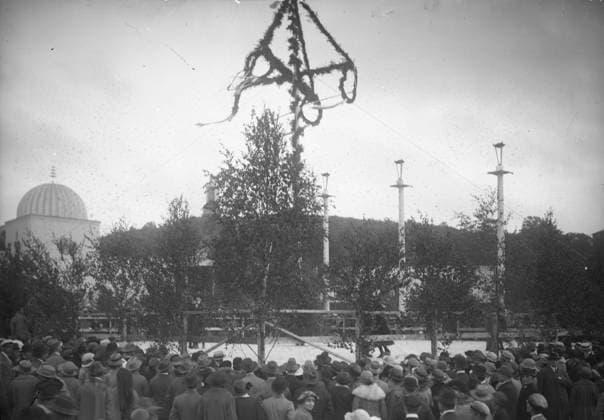 Göteborg 1923-06-23 - Göteborgsutställningen - Midsommar firas *** Local Caption *** GT - Lada Krep: 2009-05 KAMERAREPORTAGE x2524x *** Gothenburg 1923 06 23 Gothenburg Exhibition Midsummer is celebrated Local Caption GT Lada Krep 2009 05 KAMERAREPORTAGE x2524x  Copyright: xKamerareportage TTx