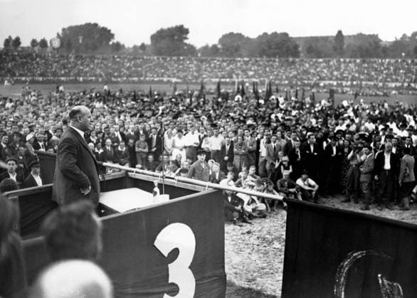 Orig. caption... BERLIN On July 28, 1932, a mass rally of the Communist Party took place in Berlin at the Neuköllner Stadium, on the occasion of the upcoming Reichstag elections, where Parteiführer Ernst Thälmann gave a speech. Bild zeigt: Uebersicht während der Rede Thälmanns. Note Communism Mass meetings persons: Ernst Thälmann sites: BERLIN; GERMANY sp_sw x5600x *** Orig caption BERLIN On July 28, 1932, a mass rally of the Communist Party took place in Berlin at the Neuköllner Stadium, on the occasion of the upcoming Reichstag elections, where Party leader Ernst Thälmann gave a speech Image shows Overview during Thälmanns speech Note Communism Mass meetings persons Ernst Thälmann sites BERLIN GERMANY sp sw x5600x  Copyright: xXxXxXx THÄLMANN