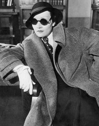 Orig. caption... STAR IN COURT TRIAL Wearing dark glasses and still affecting her mannish mode of clothing, Marlene Dietrich, famous film star, is seen here on the witness stand in Los Angeles court as she testified as a witness in the suit for $27,719 brought by Richard Rowley, her former guardian; against O.W. Wilde, trucking operator, whose vehicle struck Rowley near the Dietrich home last Nov. 4th Note Dietrich, Maria Magdalene (Marlene), 1901-92, German-American actress and singer Publ in Die Weimarer Zeit p.381 Sunglasses Ties CD162 persons: Marlene Dietrich sites: LOS ANGELES ;GERMANY* ;USA sp_sw x5600x *** Orig caption STAR IN COURT TRIAL Wearing dark glasses and still affecting her mannish mode of clothing, Marlene Dietrich, famo  Copyright: xXxXxXx DIETRICH, MARLENE