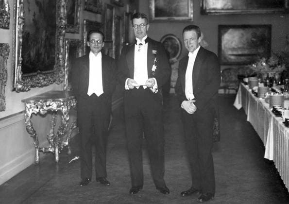 Orig. caption... THE NOBEL BANQUET IN THE NATIONAL MUSEUM. A picture from Monday evening s Nobel party in the National Museum. Fr.v. Prof. Schrödinger, the Crown Prince and Prof. Heisenberg. Orig. caption... WHO NOBEL BANQUET IN THE NATIONAL MUSEUM IN STOCKHOLM. Monday evening was a banquet for the Nobel laureate in honor of the National Museum in Stockholm. U.B.z. v. R.z.L.: Professor Schrödinger, Crown Prince Gustaf Adolf und Professor Heisenberg. Note E. Schrödinger, 1887-1961, Austrian physicist, shared the 1933 Nobel Prize in Physics with Paul Dirac W. Heisenberg, 1901-76, German physicist, received the 1932 Nobel Prize in Physics Coats of persons: Gustaf Adolf, Crown Prince of Sweden ;Erwin Schrödinger ; Werner Heisenberg sites: S  Copyright: xXxXxXx HEISENBERG, WERNER