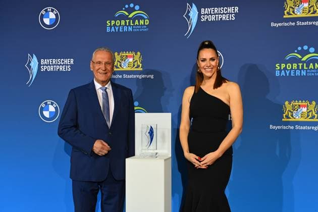 Joachim HERRMANN (Innenminister Bayern), Esther SEDLACZEK, Bayerischer Sportpreis 2024 in der BMW Welt, Roter Teppich,Red Carpet am 12.10.2024.