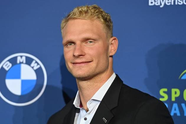 Oliver ZEIDLER, Einzelbild,angeschnittenes Einzelmotiv,Portraet,Portrait,Porträt. Bayerischer Sportpreis 2024 in der BMW Welt, Roter Teppich,Red Carpet am 12.10.2024.