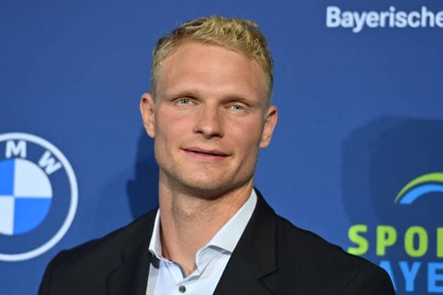Oliver ZEIDLER, Einzelbild,angeschnittenes Einzelmotiv,Portraet,Portrait,Porträt. Bayerischer Sportpreis 2024 in der BMW Welt, Roter Teppich,Red Carpet am 12.10.2024.
