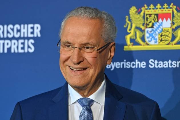 Joachim HERRMANN (Innenminister Bayern). Einzelbild,angeschnittenes Einzelmotiv,Portraet,Portrait,Porträt. Bayerischer Sportpreis 2024 in der BMW Welt, Roter Teppich,Red Carpet am 12.10.2024.