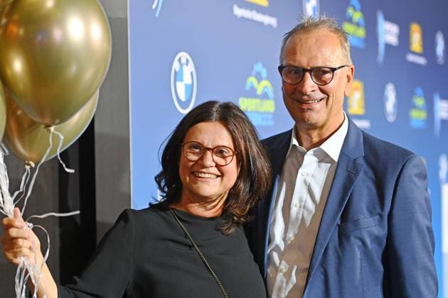 Matthias BEHR, mit Ehfefrau Zita FUNKENHAUSER, Bayerischer Sportpreis 2024 in der BMW Welt, Roter Teppich,Red Carpet am 12.10.2024.