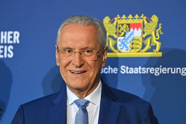 Joachim HERRMANN (Innenminister Bayern). Einzelbild,angeschnittenes Einzelmotiv,Portraet,Portrait,Porträt. Bayerischer Sportpreis 2024 in der BMW Welt, Roter Teppich,Red Carpet am 12.10.2024.