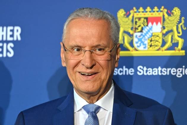 Joachim HERRMANN (Innenminister Bayern). Einzelbild,angeschnittenes Einzelmotiv,Portraet,Portrait,Porträt. Bayerischer Sportpreis 2024 in der BMW Welt, Roter Teppich,Red Carpet am 12.10.2024.
