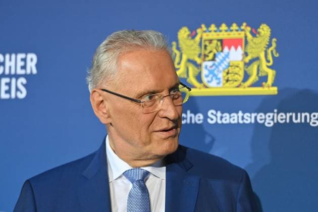 Joachim HERRMANN (Innenminister Bayern). Einzelbild,angeschnittenes Einzelmotiv,Portraet,Portrait,Porträt. Bayerischer Sportpreis 2024 in der BMW Welt, Roter Teppich,Red Carpet am 12.10.2024.