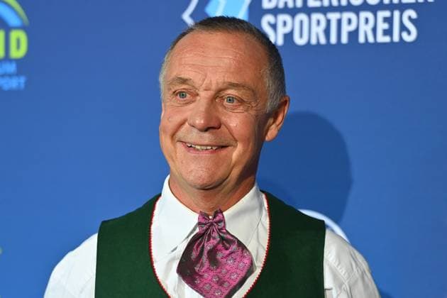 Norbert LOCH (Ex -Rodel Bundestrainer), Einzelbild,angeschnittenes Einzelmotiv,Portraet,Portrait,Porträt. Bayerischer Sportpreis 2024 in der BMW Welt, Roter Teppich,Red Carpet am 12.10.2024.