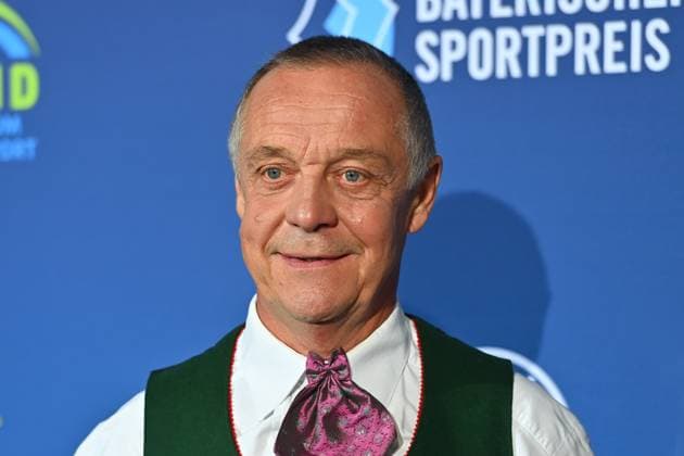 Norbert LOCH (Ex -Rodel Bundestrainer), Einzelbild,angeschnittenes Einzelmotiv,Portraet,Portrait,Porträt. Bayerischer Sportpreis 2024 in der BMW Welt, Roter Teppich,Red Carpet am 12.10.2024.