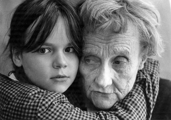 Inspelningen av Alla vi barn i Bullerbyn , film Sverige. Astrid Lindgren, författare Sverige med Linda Bergström, skadespelare, barnskadespelare Sverige som spelar Lisa 1986-02-18 (c) REHN KAI Aftonbladet IBL Bildbyra * * * EXPRESSEN OUT * * * AFTONBLADET 5866 Stockholm Sverige svenska kändisar, författare x2512x *** The filming of Alla vi barn i Bullerbyn , film Sweden Astrid Lindgren, author Sweden with Linda Bergström, actress, child actress Sweden who plays Lisa 1986 02 18 c REHN KAI Aftonbladet IBL Bildbyra EXPRESSEN OUT AFTONBLADET 5866 Stockholm Sweden Swedish celebrities, authors x2512x  Copyright: xKaixRehn Aftonbladet TTx