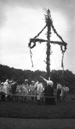 Göteborg 1914-06-23 1496 Midsommar firande i Langedrag *** Local Caption *** 1914-1496 KAMERAREPORTAGE x2524x *** Gothenburg 1914 06 23 1496 Midsummer celebration in Langedrag Local Caption 1914 1496 KAMERAREPORTAGE x2524x  Copyright: xKamerareportage TTx