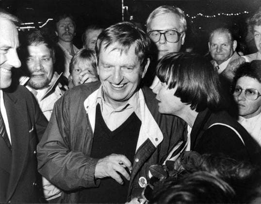 Olof Palme, politiker (S), statsminister Sverige. Lisbeth Palme, psykolog barnpsykolog, Sverige. 1985-09-10 (c) LINDGREN THOR Aftonbladet IBL * * * EXPRESSEN OUT * * * AFTONBLADET 4826 Stockholm Sverige politik sp_sw x2512x *** Olof Palme, politician S , Prime Minister Sweden Lisbeth Palme, psychologist child psychologist, Sweden 1985 09 10 c LINDGREN THOR Aftonbladet IBL EXPRESSEN OUT AFTONBLADET 4826 Stockholm Sweden politics sp sw x2512x  Copyright: xLINDGRENxTHOR Aftonbladet TTx Olof Palme och Lisbeth Palme
