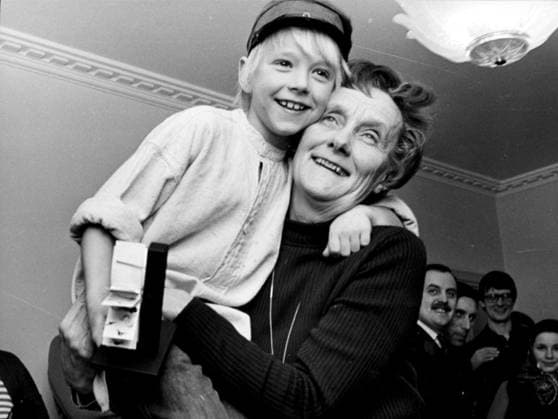 Jan Ohlsson som Emil i Lönneberga här tillsammans med Astrid Lindgren Jan Ohlsson skadespelare roll 1971 (c) Sydsvenskan IBL sp_sw x2503x *** Jan Ohlsson as Emil i Lönneberga here together with Astrid Lindgren Jan Ohlsson actor role 1971 c Sydsvenskan IBL sp sw x2503x  Copyright: xSydsvenskanx xIBLx