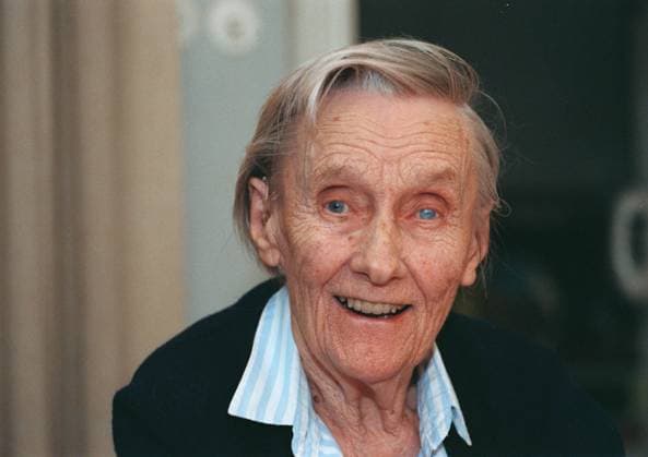 Arkiv 990123 - Den världsberömda barnboksförfattarinnan Astrid Lindgren mottog i dag utmärkelsen som arhundradets svensk, framröstad av tidningen Expressens läsare. Astrid Lindgren fyllde 91 ar tidigare i ar. STOCKHOLM SVERIGE x12x *** Archive 990123 The world-famous childrens author Astrid Lindgren today received the award as the Swede of the Century, voted by the readers of the newspaper Express Astrid Lindgren turned 91 earlier this year STOCKHOLM SWEDEN x12x  Copyright: xJanxDüsingx