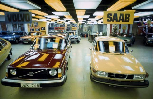 ARCHIVE 197612. A Volvo and a SAAB for sale at BIVA. Sweden sp_sw x5600x *** ARCHIVE 197612 A Volvo and a SAAB for sale at BIVA Sweden sp sw x5600x  Copyright: xSVTxBildx CAR SALES