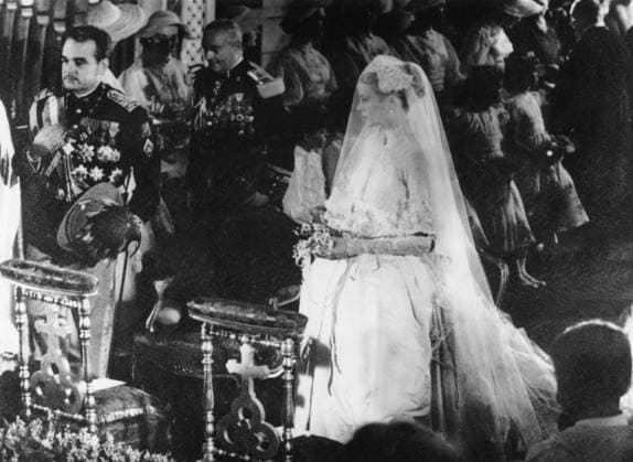 Orig. caption... DERNIER ACTE DE LA FEERIE DE MONACO. Ce mattindans la cathÃ drale de Monaco parÃ e d innumbrable fleurs qu Ã eu lieu la cÃ rÃ monie nuptiale. Nous voyons le Prince et la Princesse pendent la cÃ rÃ monie. Note G. Kelly, 1929-1982, American actress, from 1956 Princess Grace of Monaco Rainier III, 1923-2005, Prince of Monaco 1949-2005 persons: RAINIER III, PRINCE OF MONACO;GRACE, PRINCESS OF MONACO sites: MONACO sp_sw x5600x *** Orig caption LAST ACT OF THE MONACO CELEBRATION This morning in the cathedral of Monaco, surrounded by flowers, the wedding ceremony took place, 1929 1982, American actress, from 1956 Princess Grace of Monaco Rainier III, 1923 2005, Prince of Monaco 1949 2005 persons RAINIER III, PRINCE OF MONACO GR  Copyright: xx FAIRY TALE WEDDING