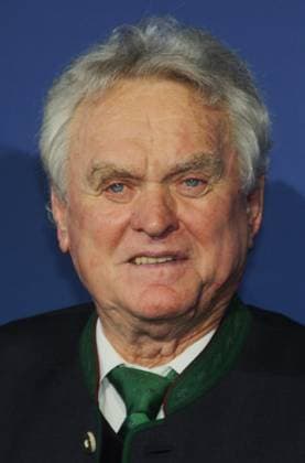 Bayerischer Sportpreis 2024 in der BMW Welt in München. Sepp Maier ist ein ehemaliger deutscher Fussball-Torhüter und Torwart-Trainer. Er war bis September 2024 mit 709 Pflichtspielen Rekordspieler des FC Bayern München, für den er 17 Jahre lang spielte