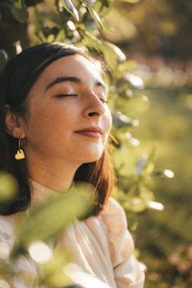 Creative Highlights Symbolfotos A young Hispanic woman with eyes closed enjoying sunlight in a park 26216210 ,model released, Symbolfoto RECORD DATE NOT STATED