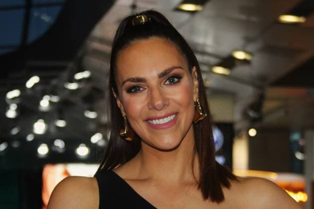 Bayerischer Sportpreis 2024 in der BMW Welt in München. Esther Sedlaczek, TV Moderatorin. Für die ARD moderierte sie 2024 die Übertragungen der Olympischen Spiele in Paris