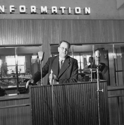 Maj 1951 Nya Majnabbeterminalen färdigbyggd. Kallades även Londonterminalen. Rederiet Svenska Lloyd hade sina batar Patricia, Saga, Britannia och Suecia där. Invigningsdagen där Statsminister Tage Erlander var med. *** Local Caption *** GP KAMERAREPORTAGE x2524x *** May 1951 New Majnabbeterminalen completed Called also the London terminal The shipping company Svenska Lloyd had their boats Patricia, Saga, Britannia and Suecia there Inauguration day where Prime Minister Tage Erlander was with Local Caption GP KAMERAREPORTAGE x2524x  Copyright: xKamerareportage TTx