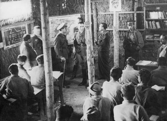 Orig. caption... LA GUERRE D ESPAGNE. N.P.M. Des soldats gouvernementaux espagnoles, sur le front de Madrid suivant des cours de rÃ Ã ducation pending les calmies, dans des abris. Note. Government troops Madrid Note. Spanish Civil War 1936-1939 The government forces (the nationalists) were supported by the left with international help. CD421 sites: MADRID; SPAIN sp_sw x5600x *** Orig caption THE SPANISH WAR N P M Spanish government soldiers, on the front of Madrid following courses of reduction pending calmies, in shelters Note Government troops Madrid Note Spanish Civil War 1936 1939 The government forces the nationalists were supported by the left with international help CD421 sites MADRID SPAIN sp sw x5600x  Copyright: xx MILITARY CONSIDERATION