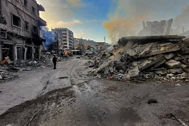Bilder des Jahres 2024, News 10 Oktober News Themen der Woche KW41 News Bilder des Tages Nahostkonflikt, Libanon, Eindrücke nach israelischem Luftangriff auf Nabatäa October 13, 2024, Nabatieh, Nabatieh, Lebanon: Rubble and damage from Israeli overnight air strikes that destroyed a whole market in the southern Lebanese city of Nabatieh. Eight people were wounded in the attacks that targeted the cityÃ¢â‚¬â ¢s old market, located around 12 kilometers from the border with Israel. Nabatieh Lebanon - ZUMAn313 20241013_zip_n313_009 Copyright: xMarwanxNaamanix