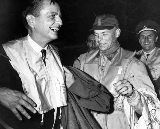 STOCKHOLM 1967-09-03 Otroligt att allt fungerar. Kommunkationsminister Olof Palme (S) var stormförtjust efter sin inspektion i helikopter över Stockholm. STOCKHOLM SVERIGE x192x *** STOCKHOLM 1967 09 03 Incredible that everything works Minister of Communications Olof Palme S was overjoyed after his inspection in a helicopter over Stockholm STOCKHOLM SWEDEN x192x  Copyright: xJanxWirÃ n Expressen TTx PALME FLYGER HELIKOPTER